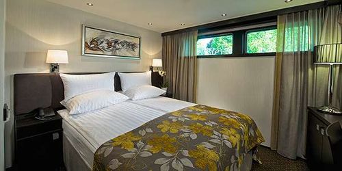 Avalon Expresssion  Deluxe Stateroom CatE