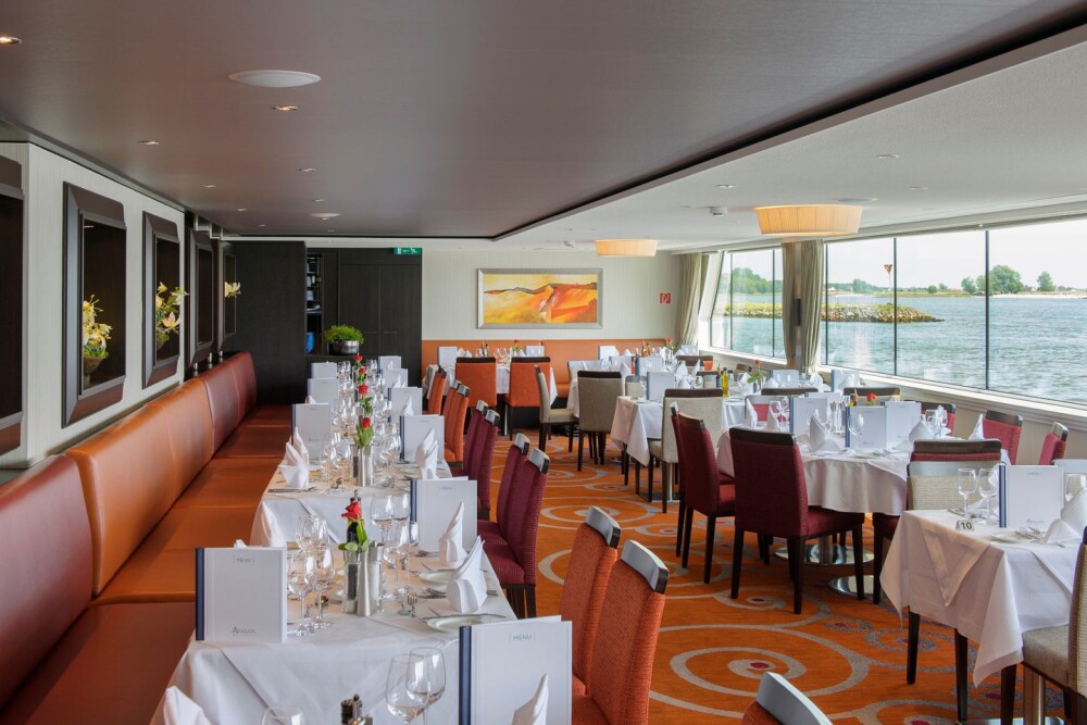 Avalon Ship Gallery ILLUMINATION Dining Room Gala