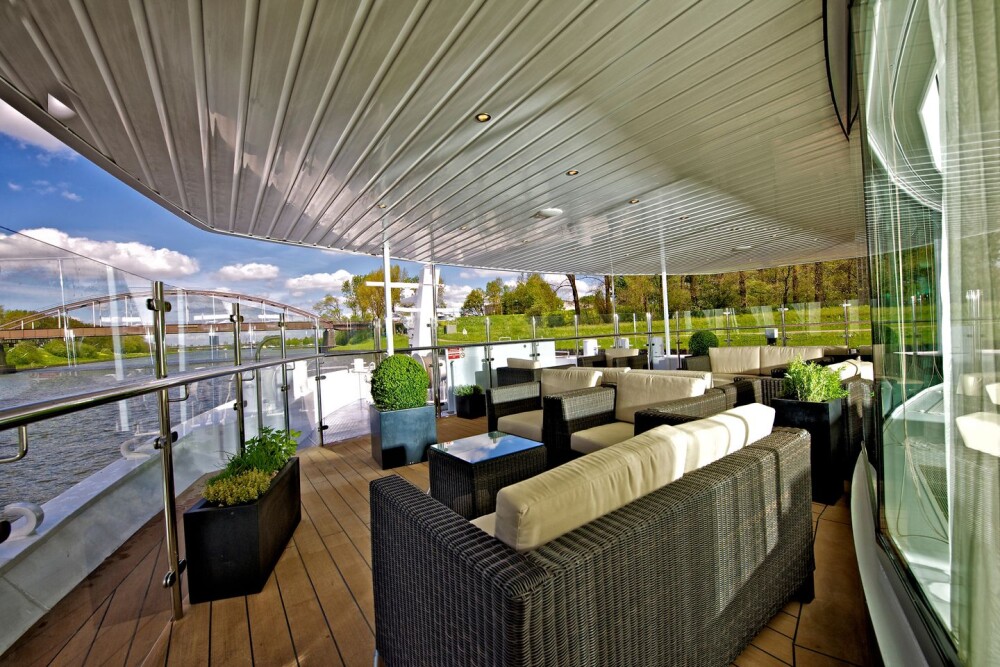 Avalon Ship Gallery SUITE SHIP Observation Lounge