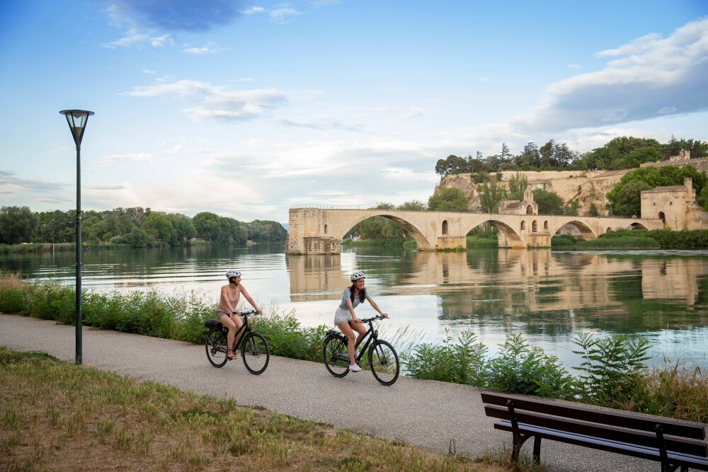 Avalon Tier 1 Biking at the Bridge in Avignon xuma 0927