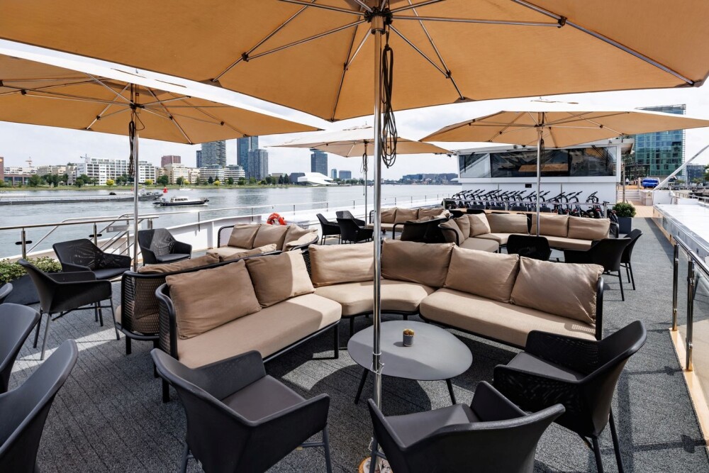 Avalon Vista Ship Gallery sky deck