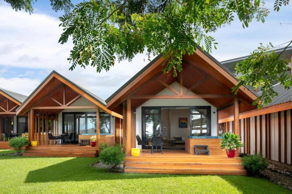 Coral Sea Resort   Luxury Waterfront Villa