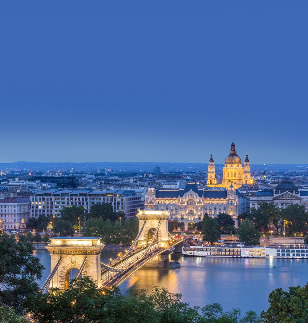 Longship Hlin Danube Night Budapest CC EXTT 1280x1280