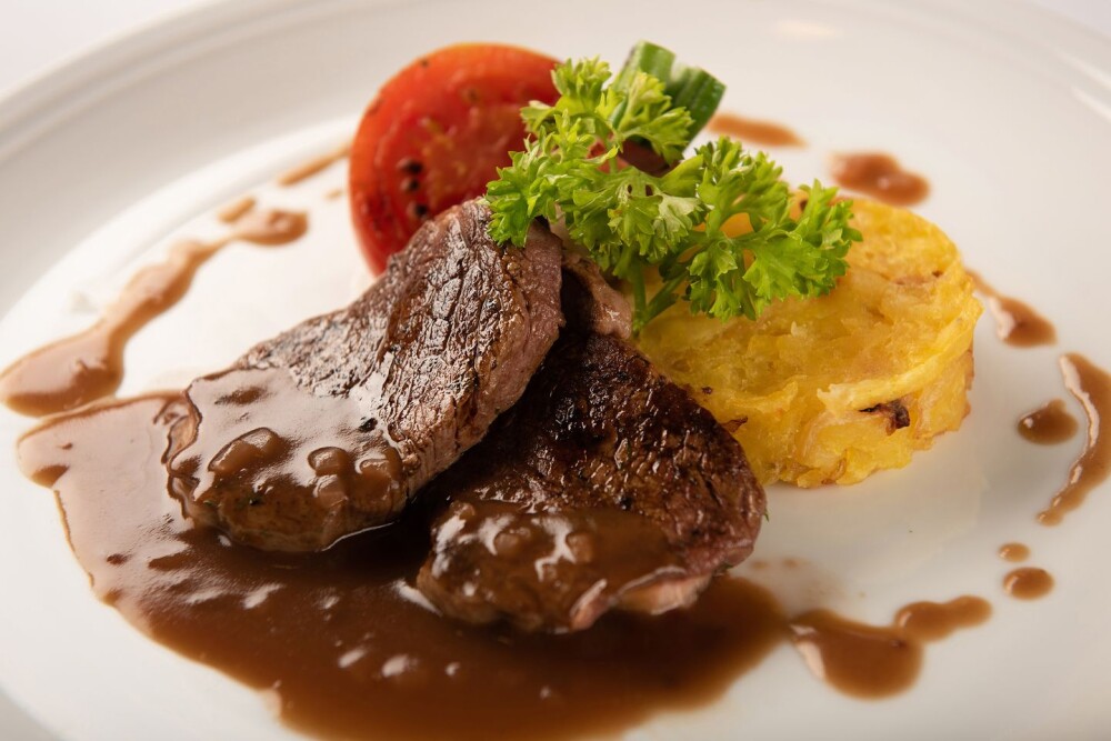 Mekong Discovery SAIGON dining beef