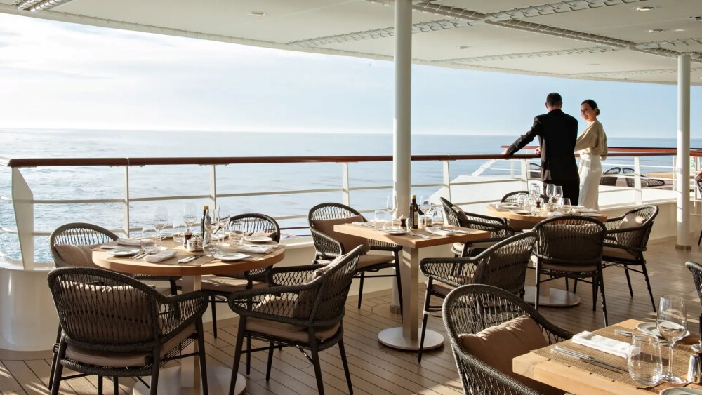 Ponant   Deck dining