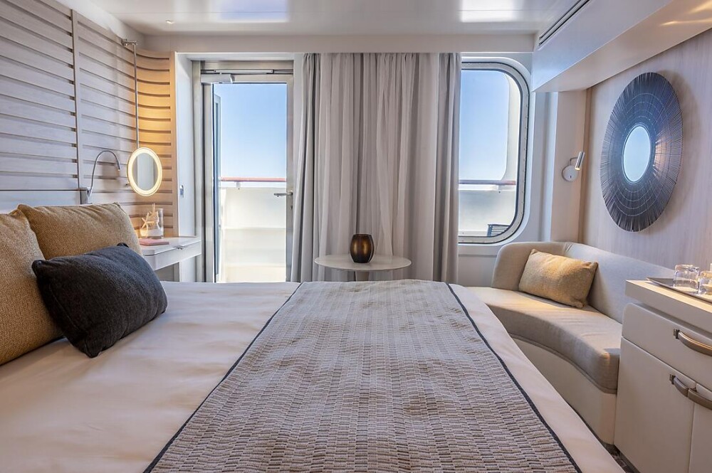 Ponant   lower deck balcony stateroom