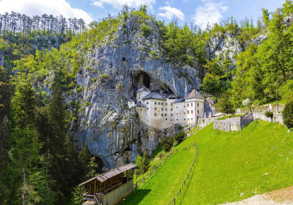 Postojna Castle Cave mouth resized