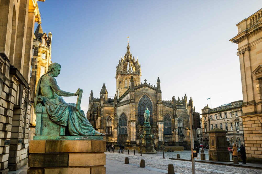 RoyalMile Scotland shutterstock 379879033