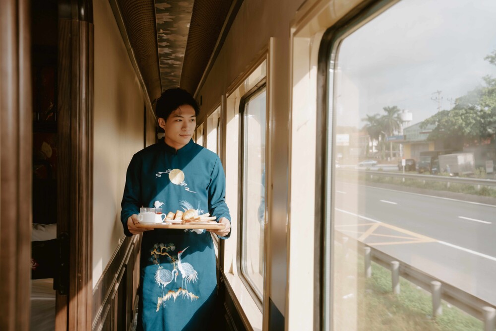 Service Aboard Vietnam Express resized v2