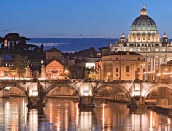 CC Rome Vatican City St Peters Night 500x250 tcm18 105109