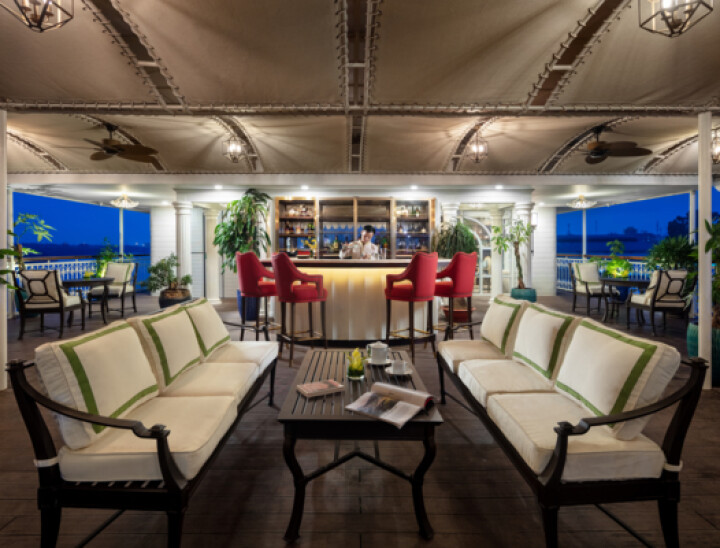 UW MJ Outdoor Lounge Bar