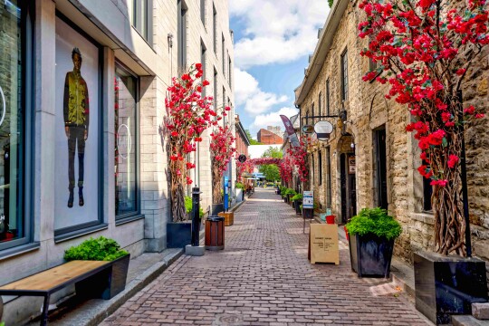 Globus | Historic Cities of Eastern Canada