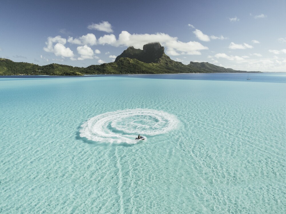 P1 02 BORA BORA DJI 0882 full vertical r1 Eric Rubens 4756x3565 copy
