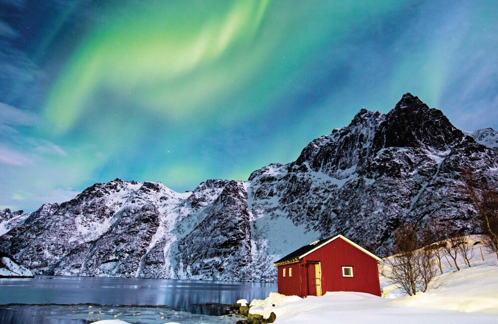 Tromso Northern Lights Fotolia 141326975 2 copy v2