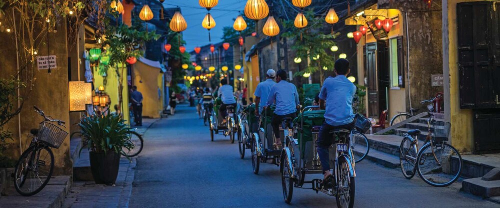 hc a as vietnam hoi an old town street at night 560192422 s web 12 5