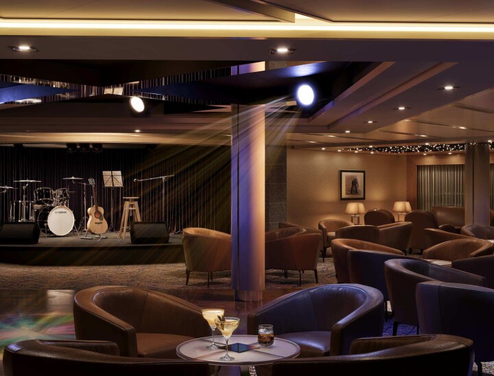 Sakura Ocean Club & Bar